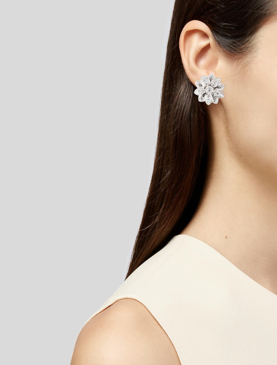 18k 2.80ctw Diamond Flower Earrings