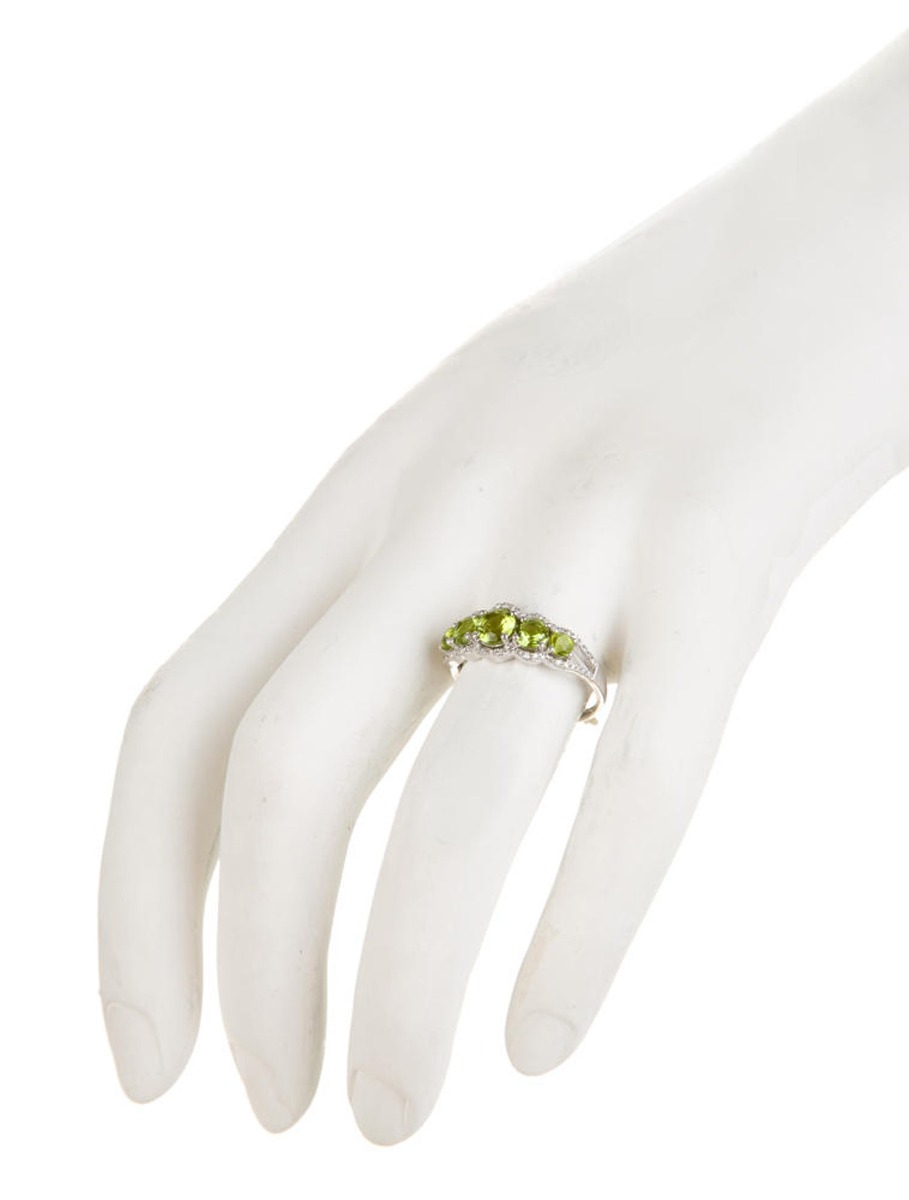 14k White Gold Peridot and Diamond Ring